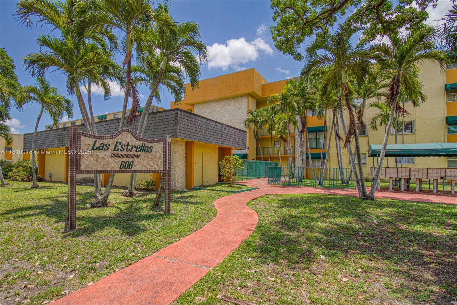 Rental Property at 606 W 81st St 318, Hialeah, Miami-Dade County, Florida - Bedrooms: 2 
Bathrooms: 1  - $2,000 MO.