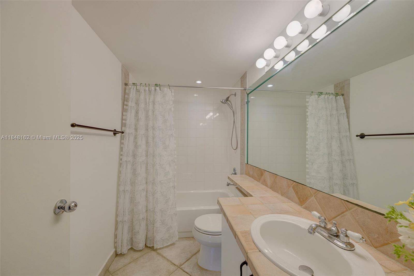 THE YACHT CLUB AT AVENTUR - Residential