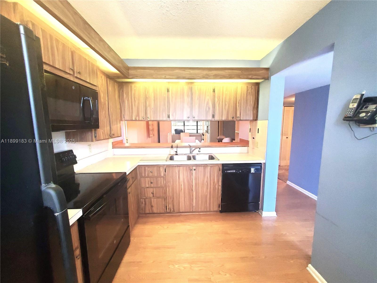 CONDO 25 OF WHITEHALL CON - Residential