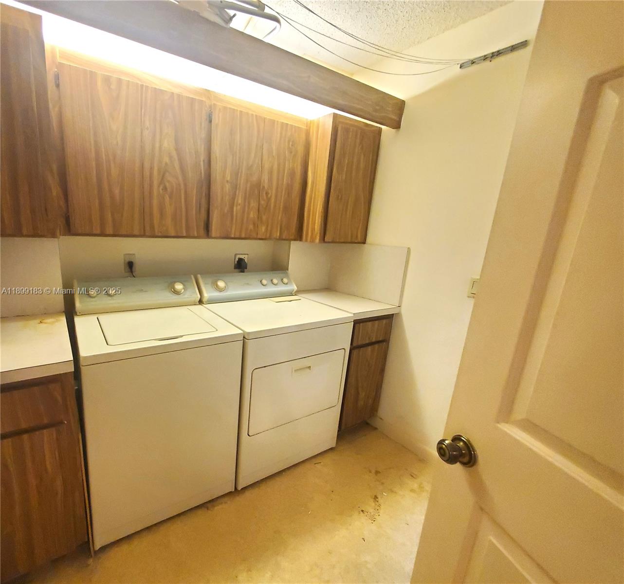 CONDO 25 OF WHITEHALL CON - Residential
