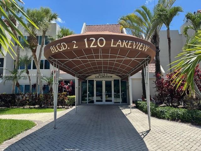2/2 Spacious apartment located in Weston. Unit has a remodeled kitchen with a large screen balcony and a spectacular water view. Hurricane impact windows and security system for front door access. Top rated "A" schools.