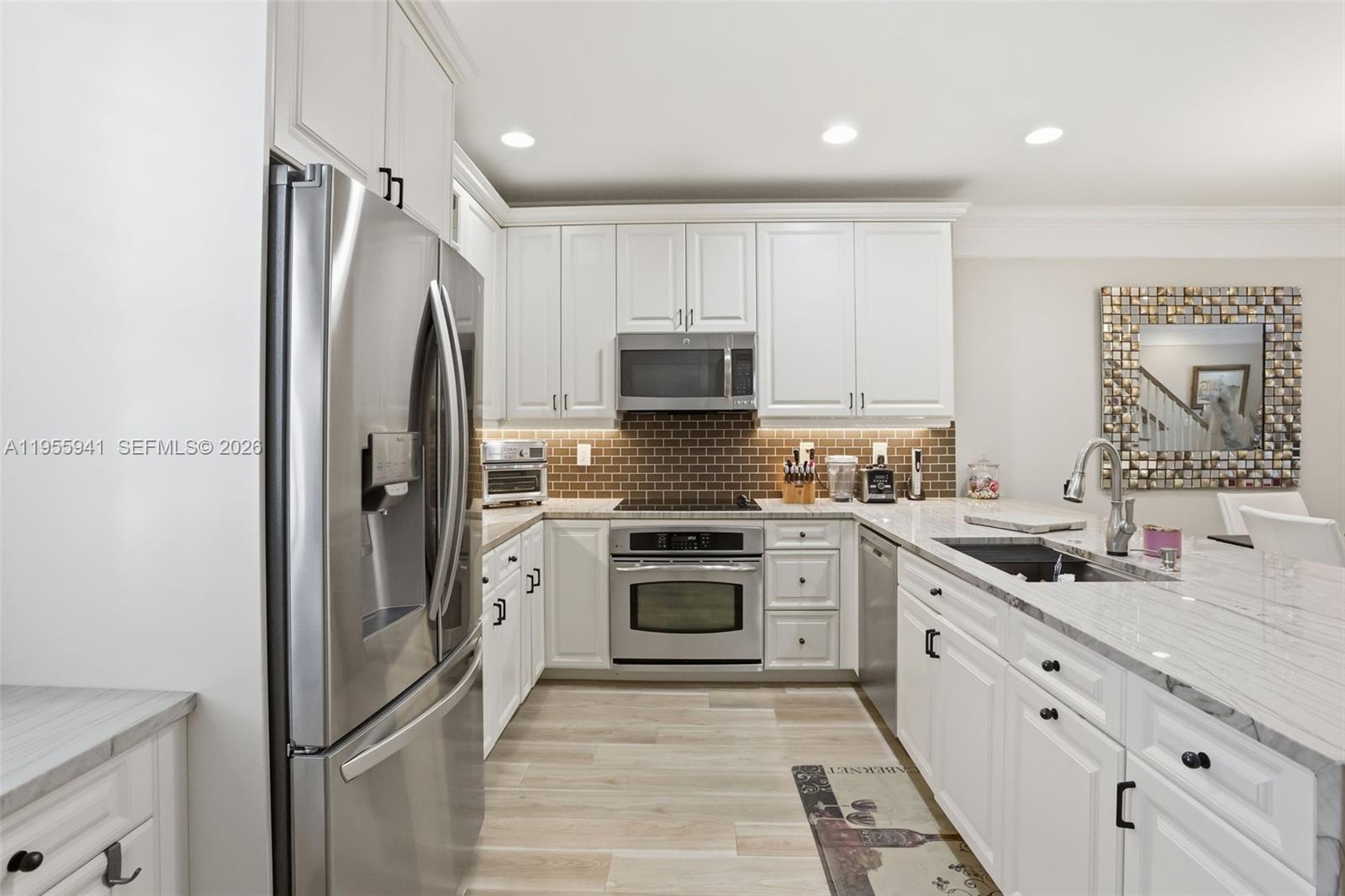 1049 W Heritage Club Cir