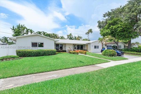 Tiny photo for 1900 NE 210th St, Miami, FL 33179 (MLS # A12042502)