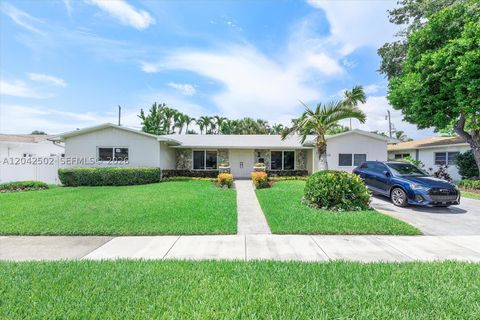 Tiny photo for 1900 NE 210th St, Miami, FL 33179 (MLS # A12042502)