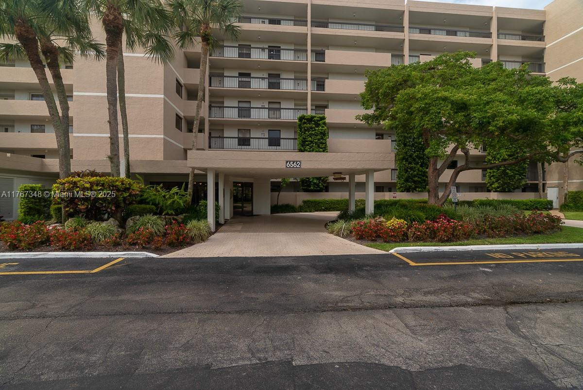 CLUB ROYALE CONDO - Residential
