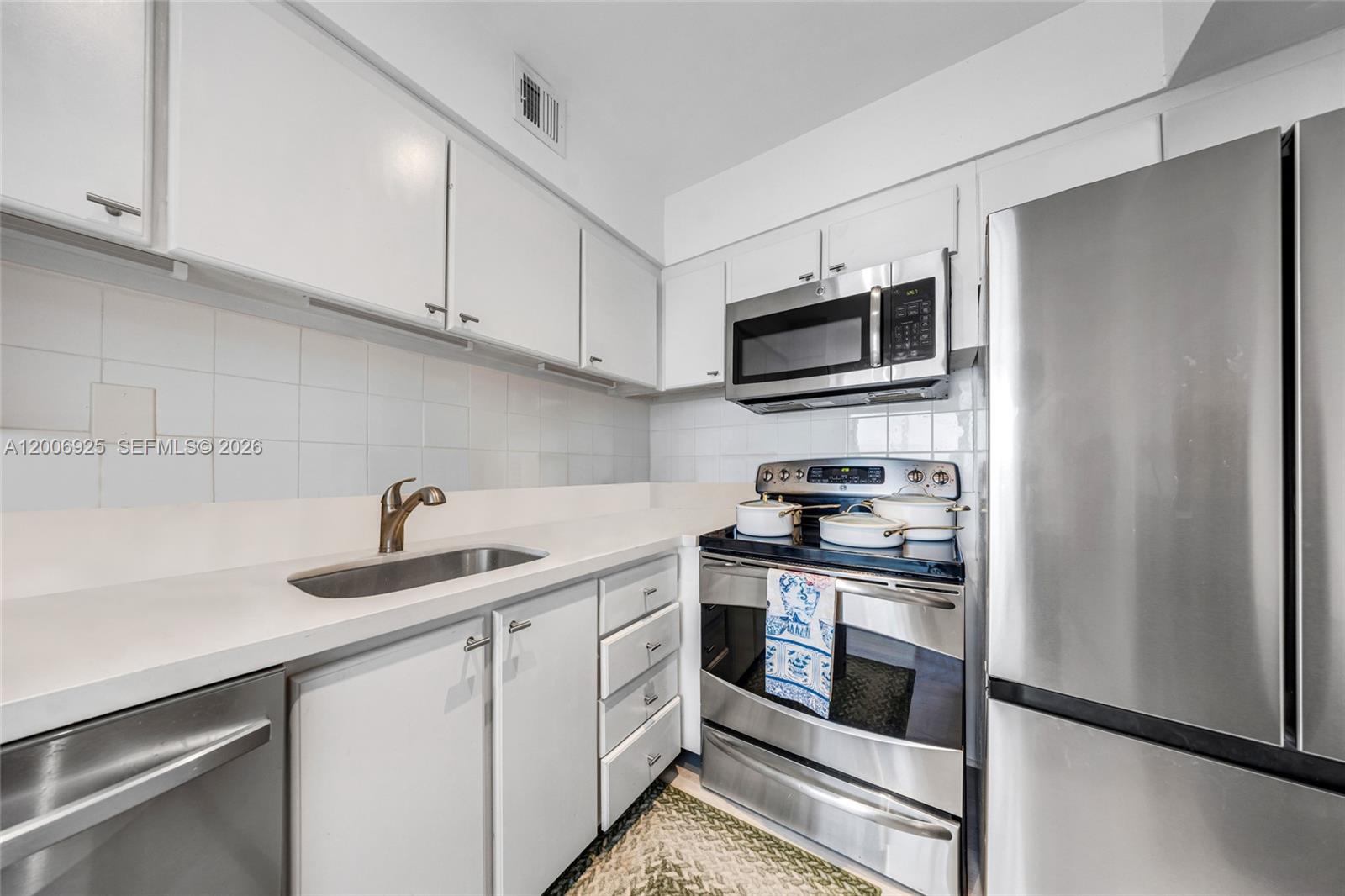 MIRADOR 1000 CONDO - Residential