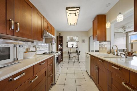 Photo of 124 SW 10th St, Boynton Beach, FL 33426 (MLS # A12009253)