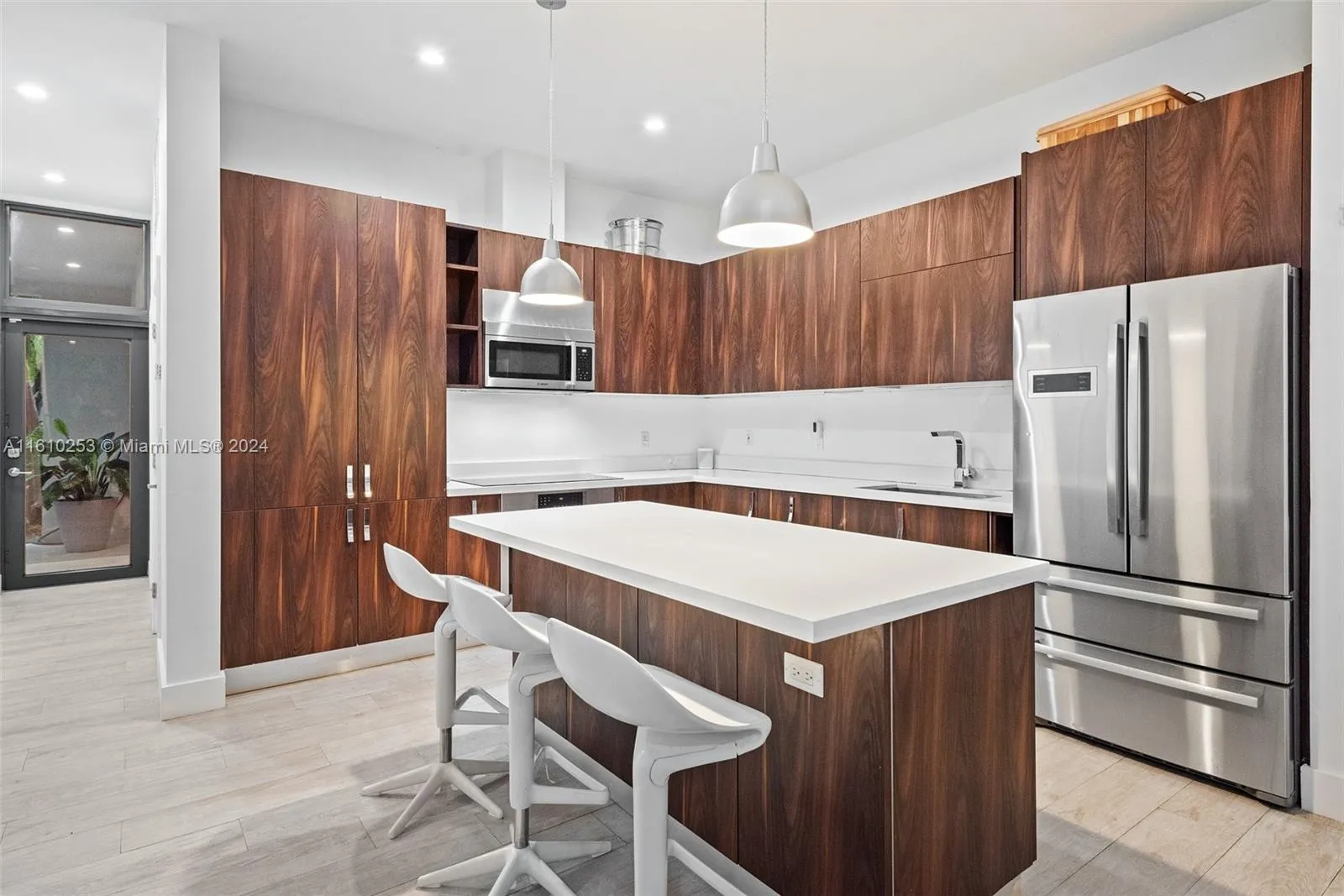 Miami, Florida 33133, United States, 3 Bedrooms Bedrooms, ,4 BathroomsBathrooms,Residential,Active,54551