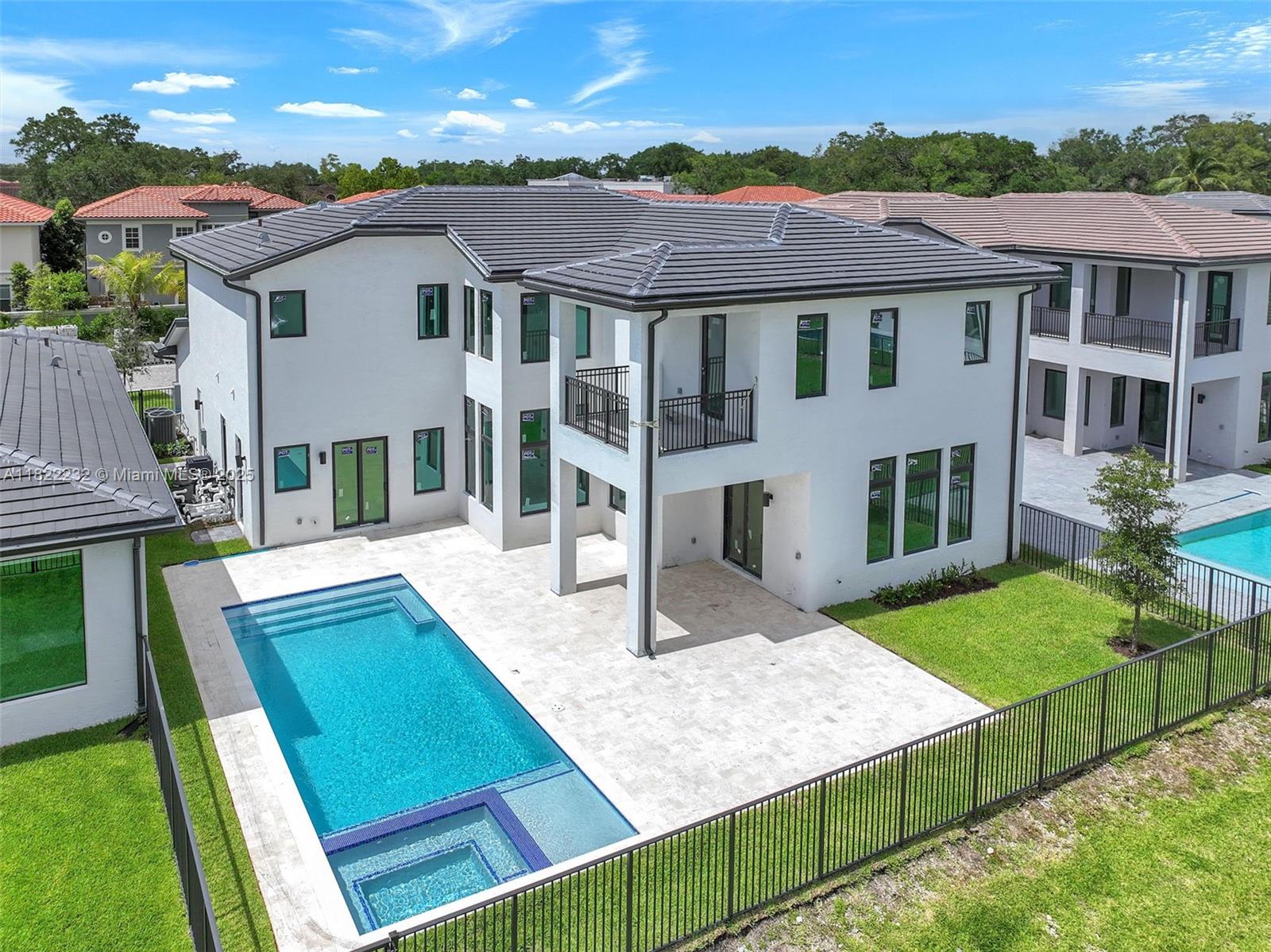 3511 S Ashwood Cir S Cir, Hollywood, Broward County, Florida - 6 Bedrooms  
6 Bathrooms - 