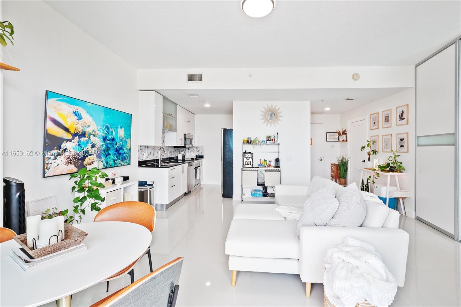 INFINITY AT BRICKELL COND - Residential
