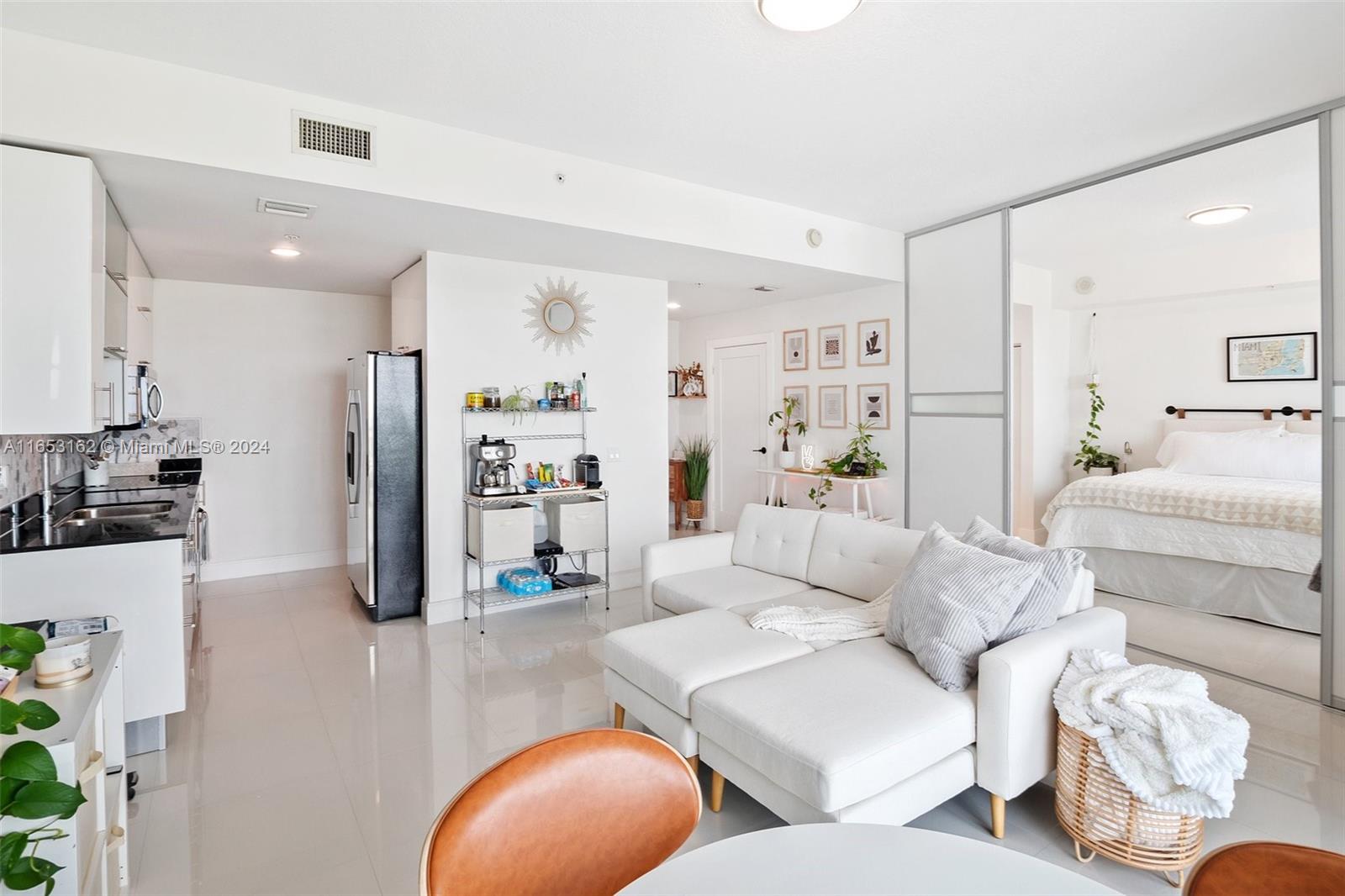 INFINITY AT BRICKELL COND - Residential