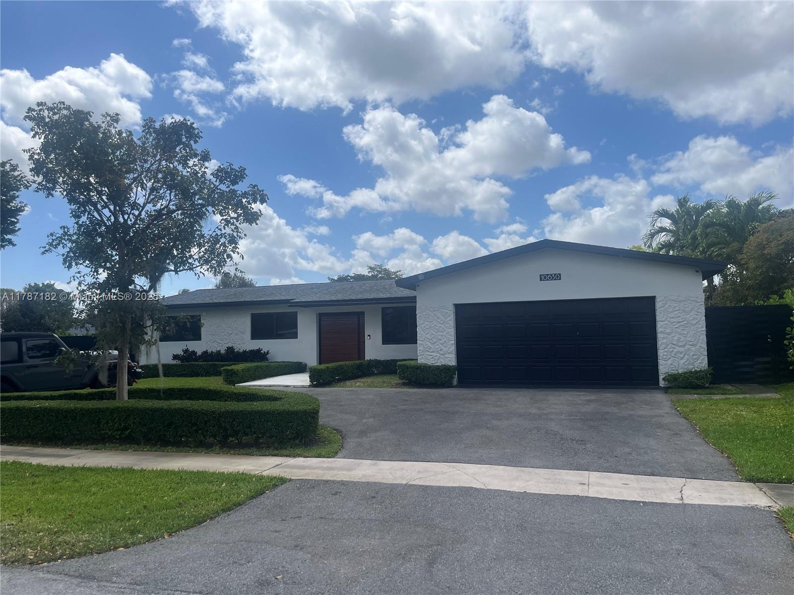 Property for Sale at 10630 Nw 19th Pl, Pembroke Pines, Miami-Dade County, Florida - Bedrooms: 4 
Bathrooms: 3  - $829,000