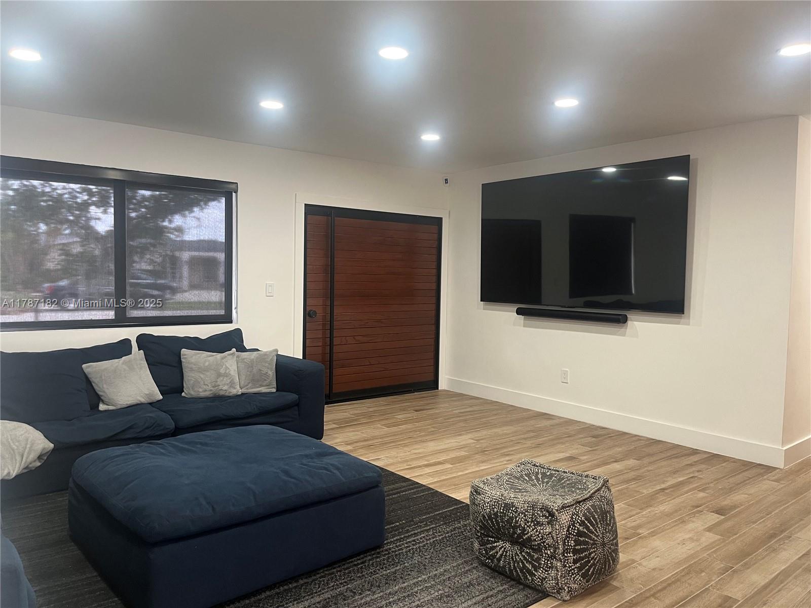 PEMBROKE LAKES SEC 1 - Residential