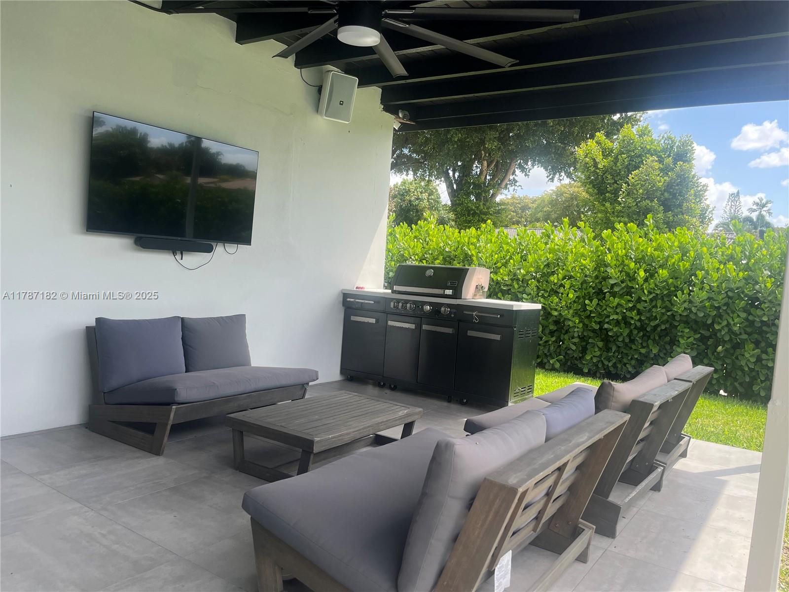 PEMBROKE LAKES SEC 1 - Residential