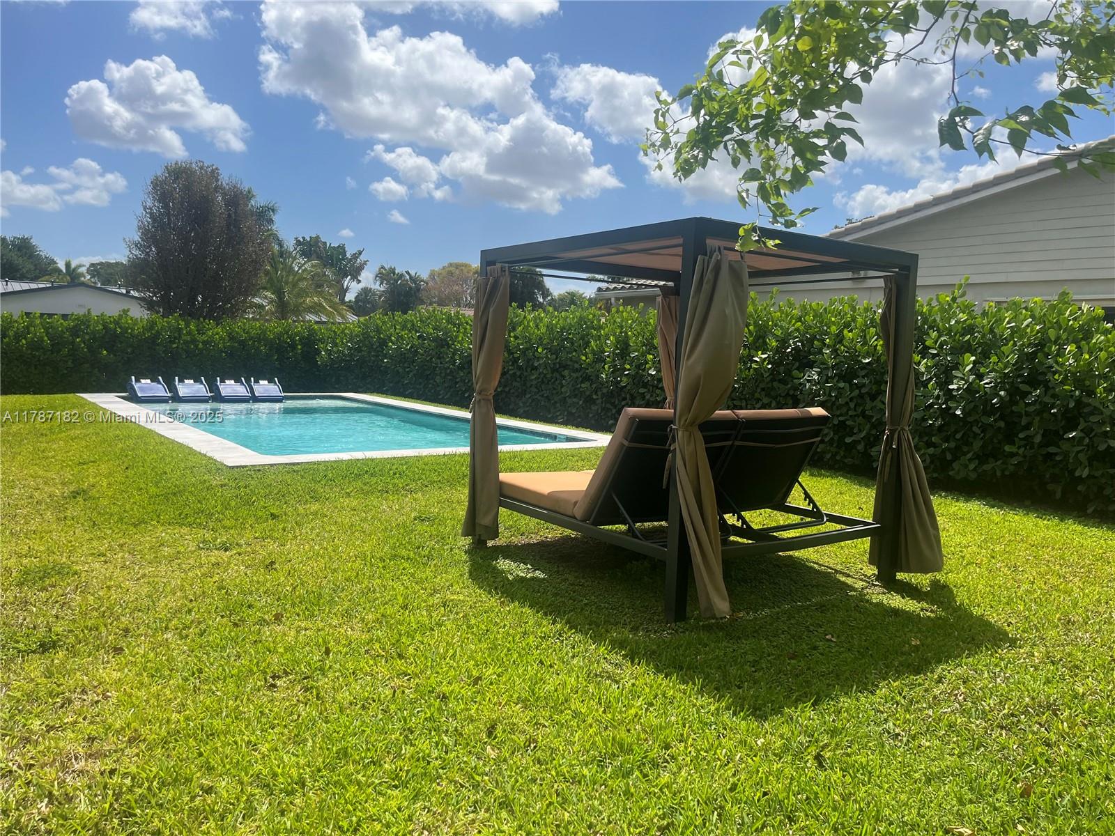 PEMBROKE LAKES SEC 1 - Residential