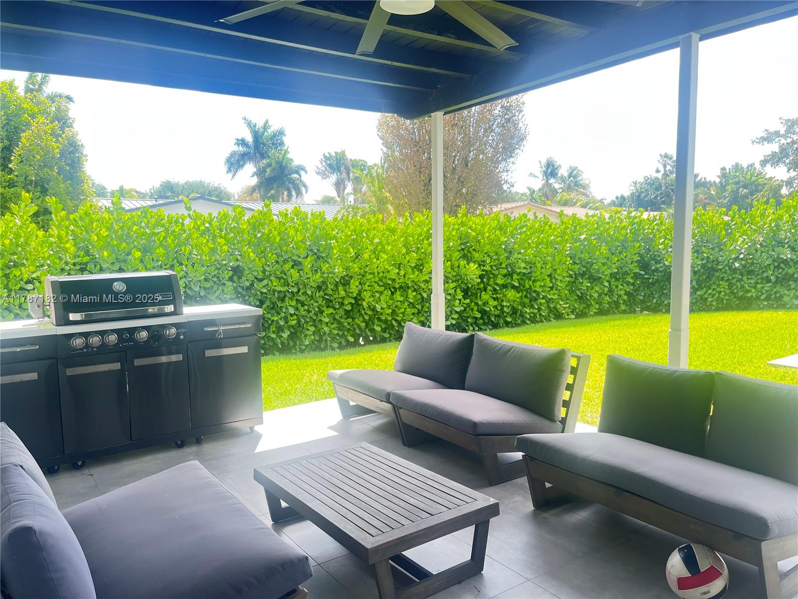 PEMBROKE LAKES SEC 1 - Residential