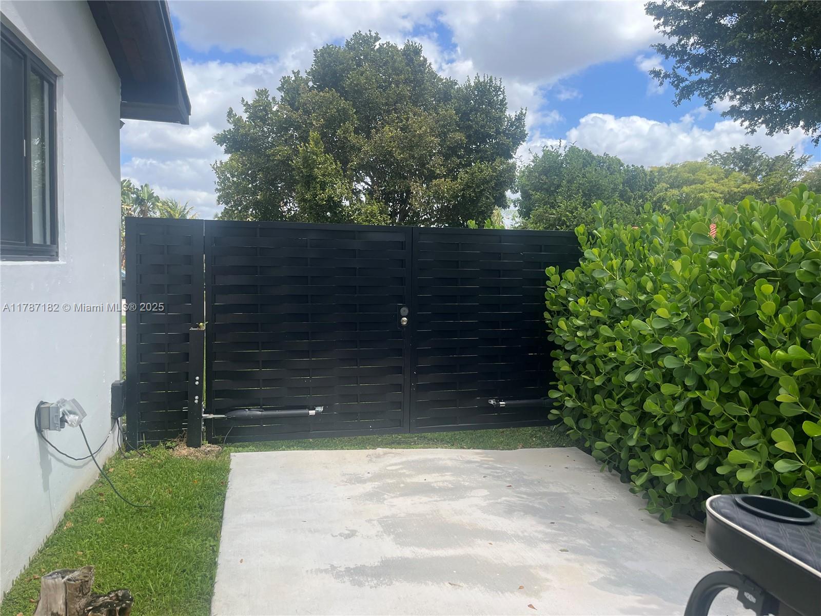 PEMBROKE LAKES SEC 1 - Residential