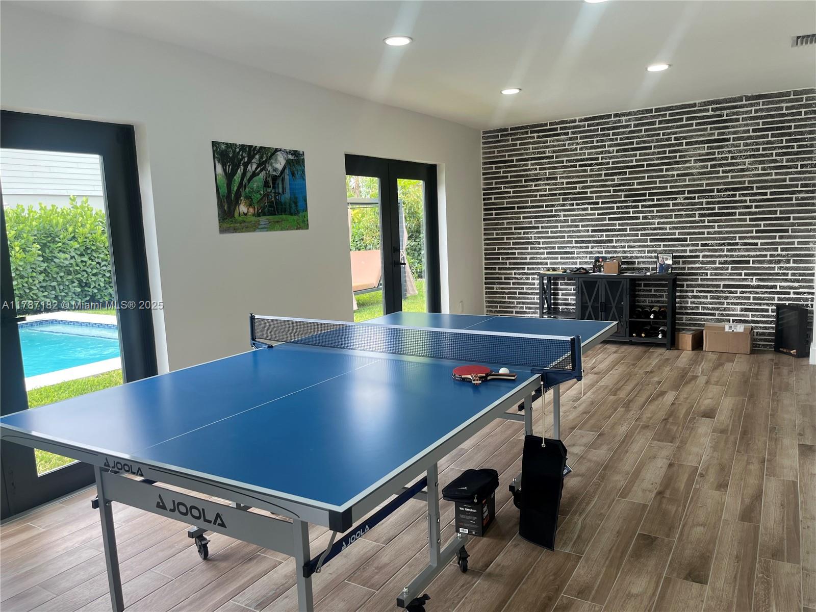 PEMBROKE LAKES SEC 1 - Residential