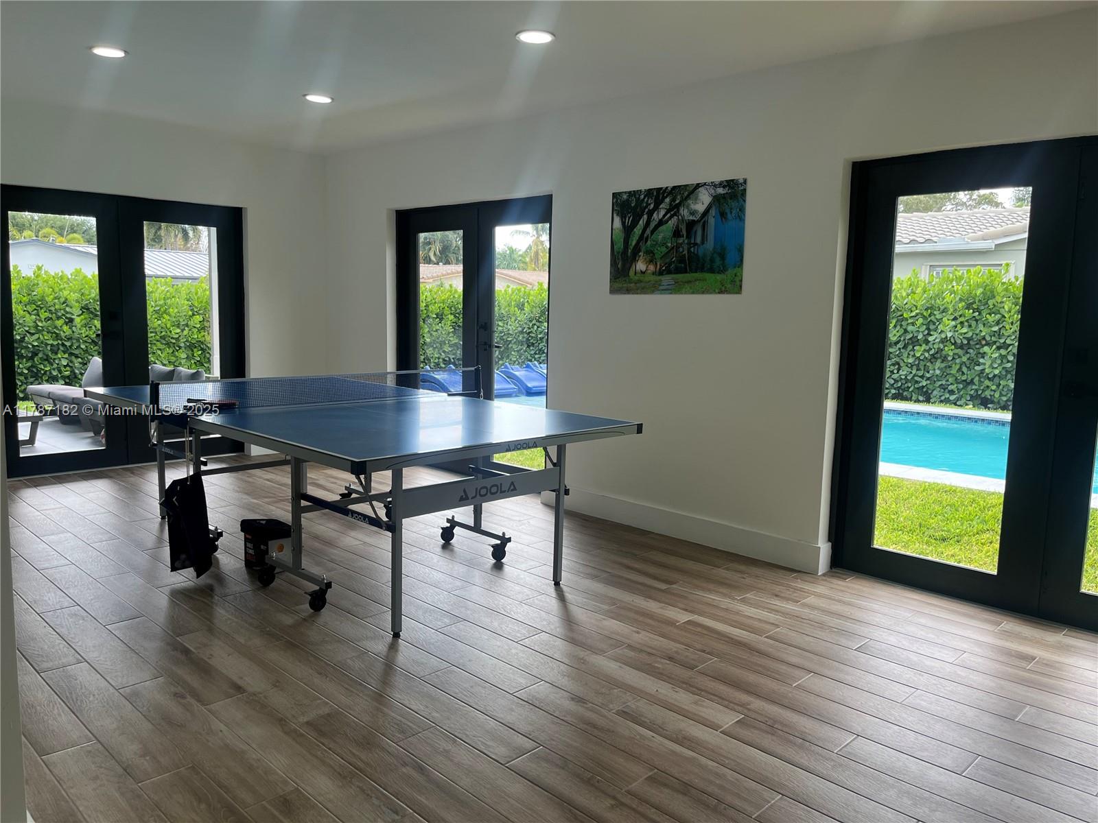 PEMBROKE LAKES SEC 1 - Residential