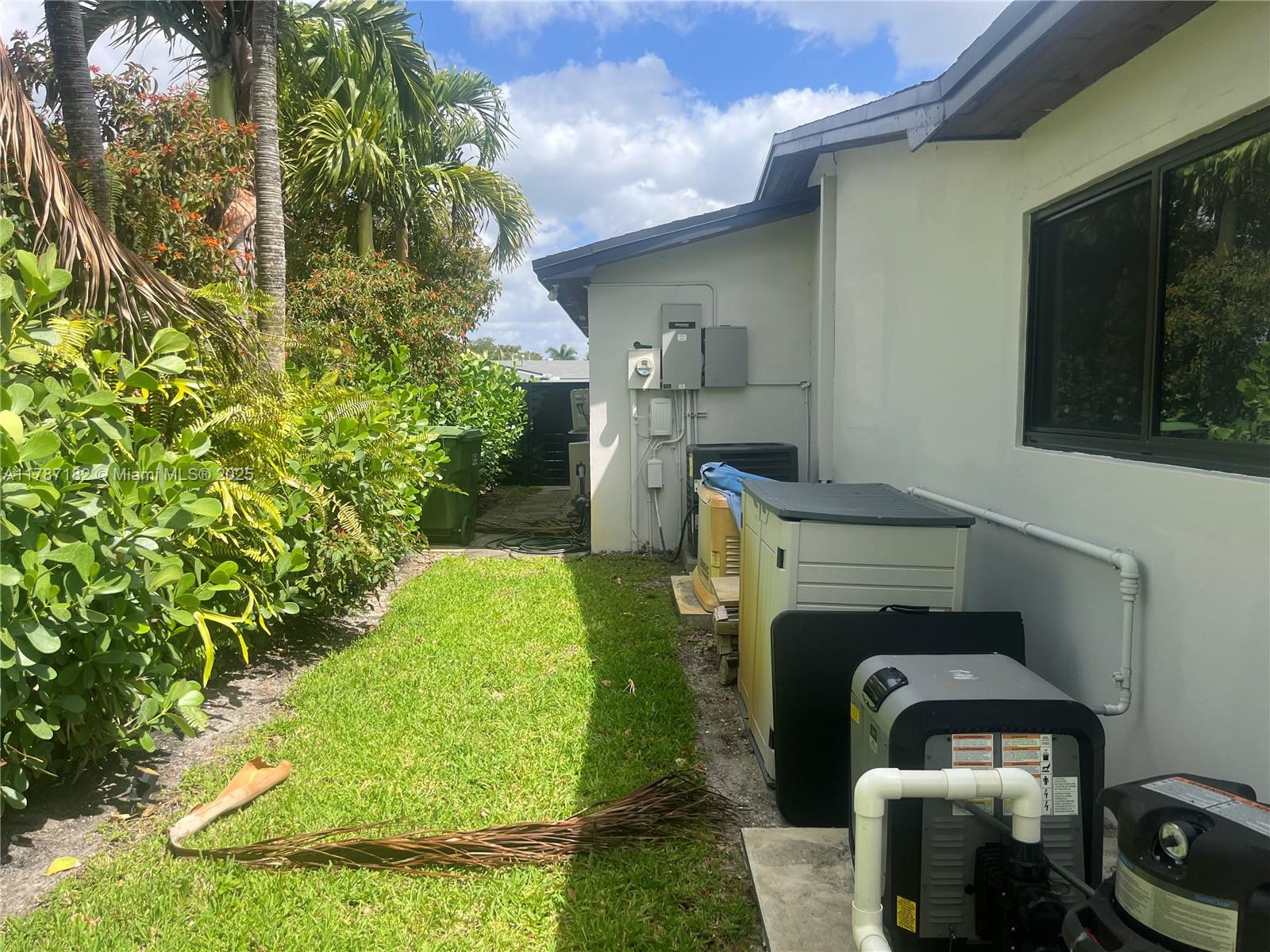 PEMBROKE LAKES SEC 1 - Residential