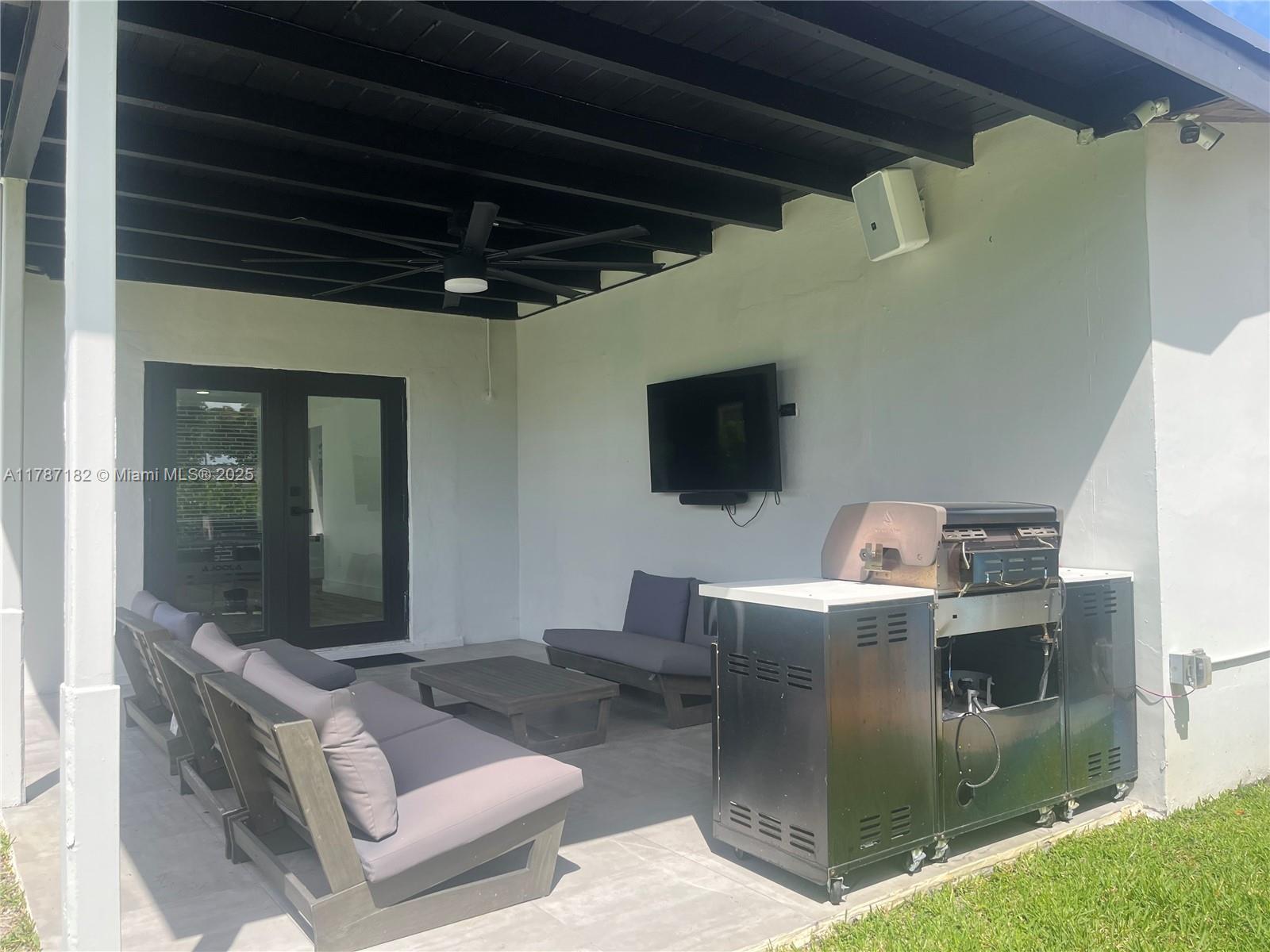 PEMBROKE LAKES SEC 1 - Residential