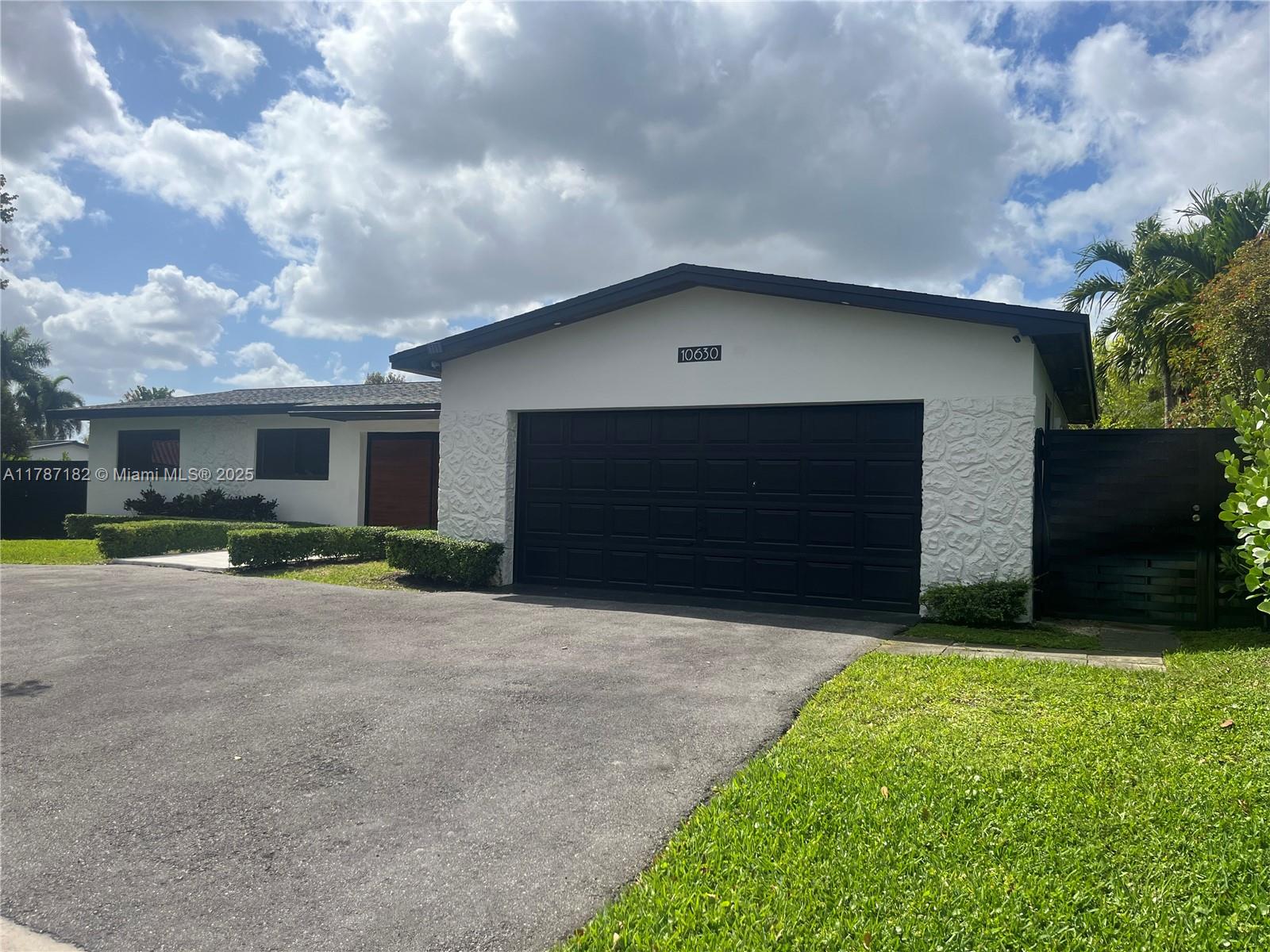 PEMBROKE LAKES SEC 1 - Residential