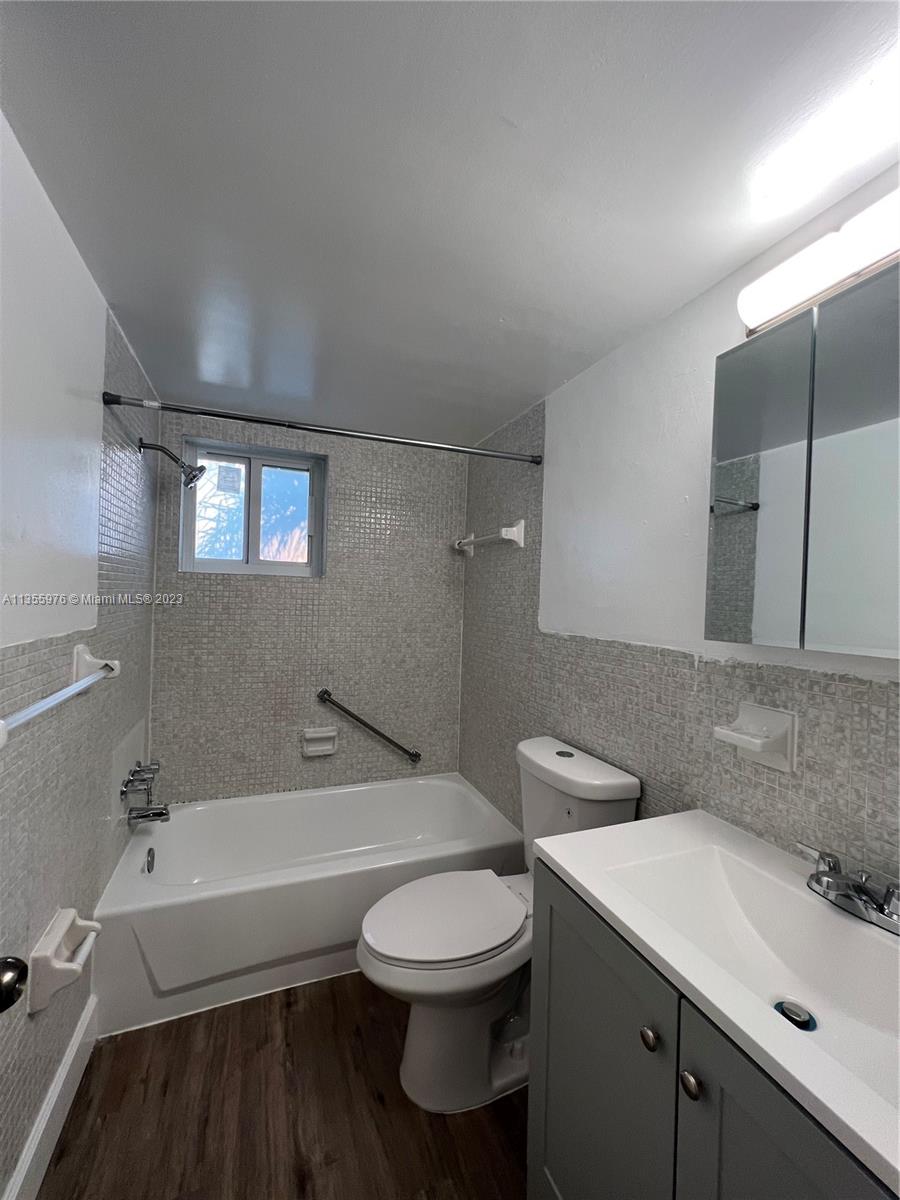 HOLLYWOOD - Residential Lease