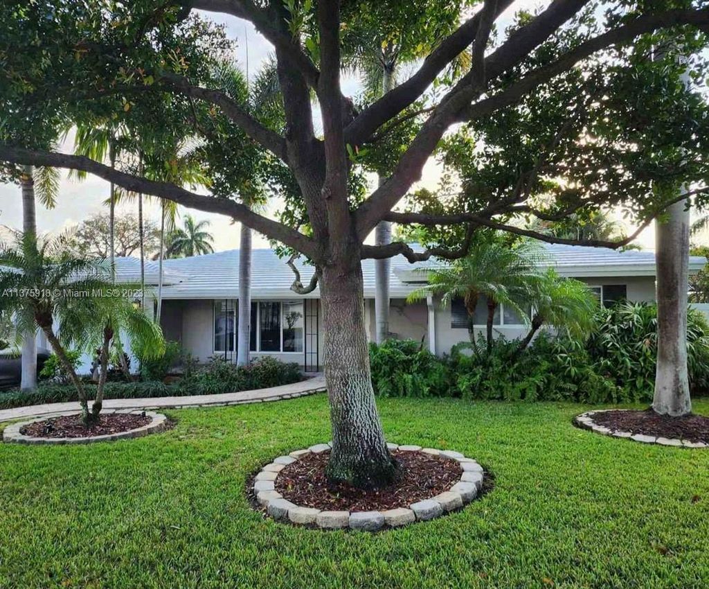 Photo of 3652 NE 19th Ave, Oakland Park, FL 33308 (MLS # A11375918)