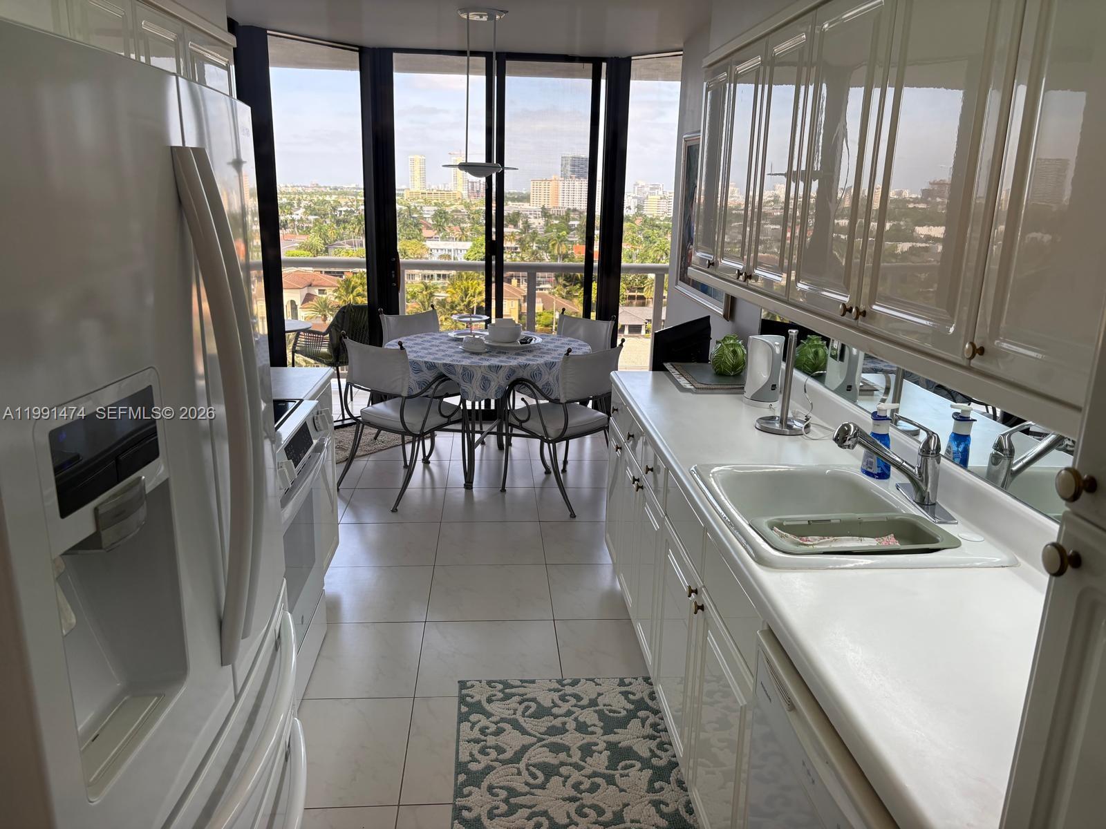 HARBOR TOWERS - Residential