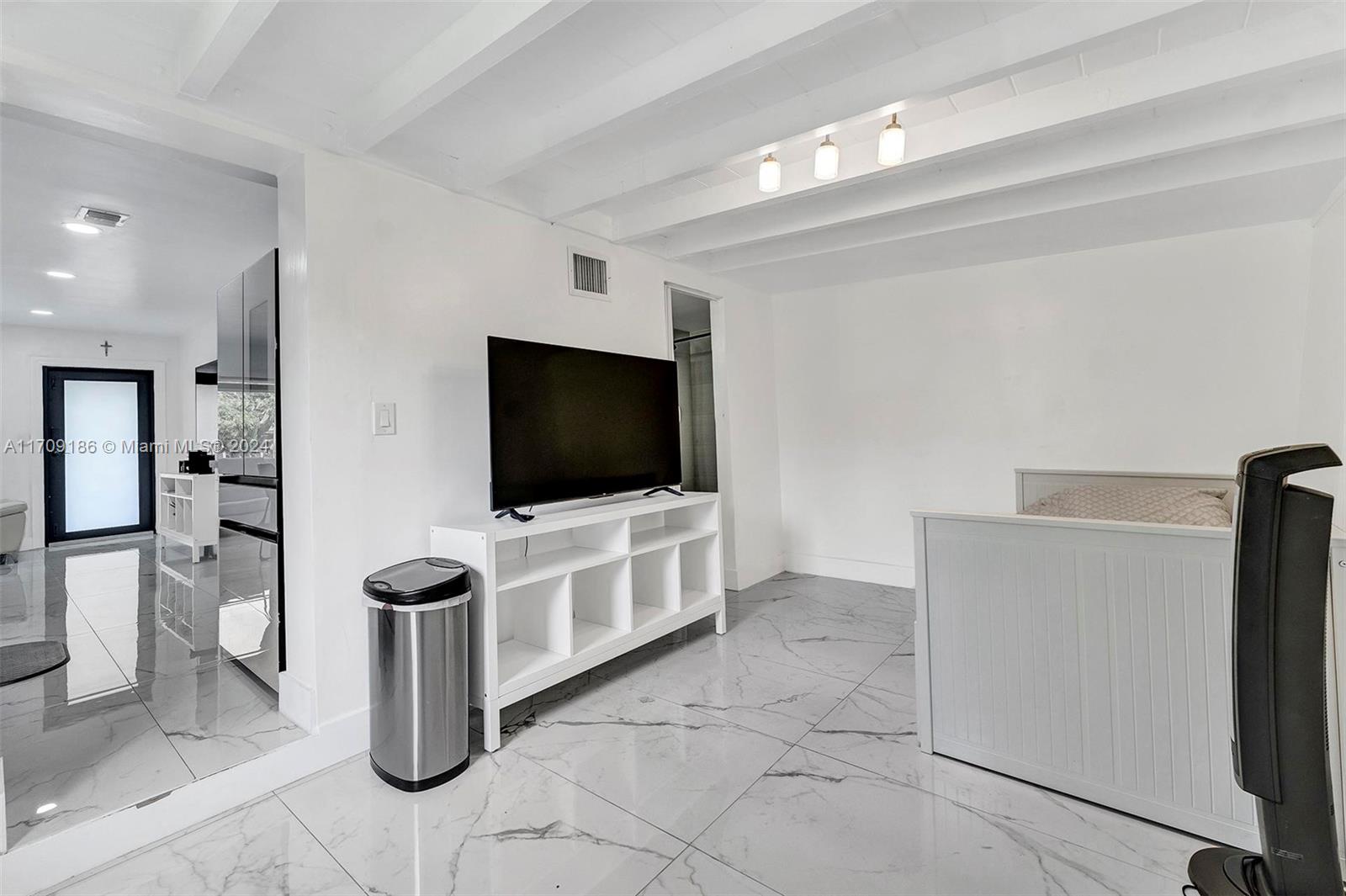 COLLIER MANOR FIRST ADD - Residential