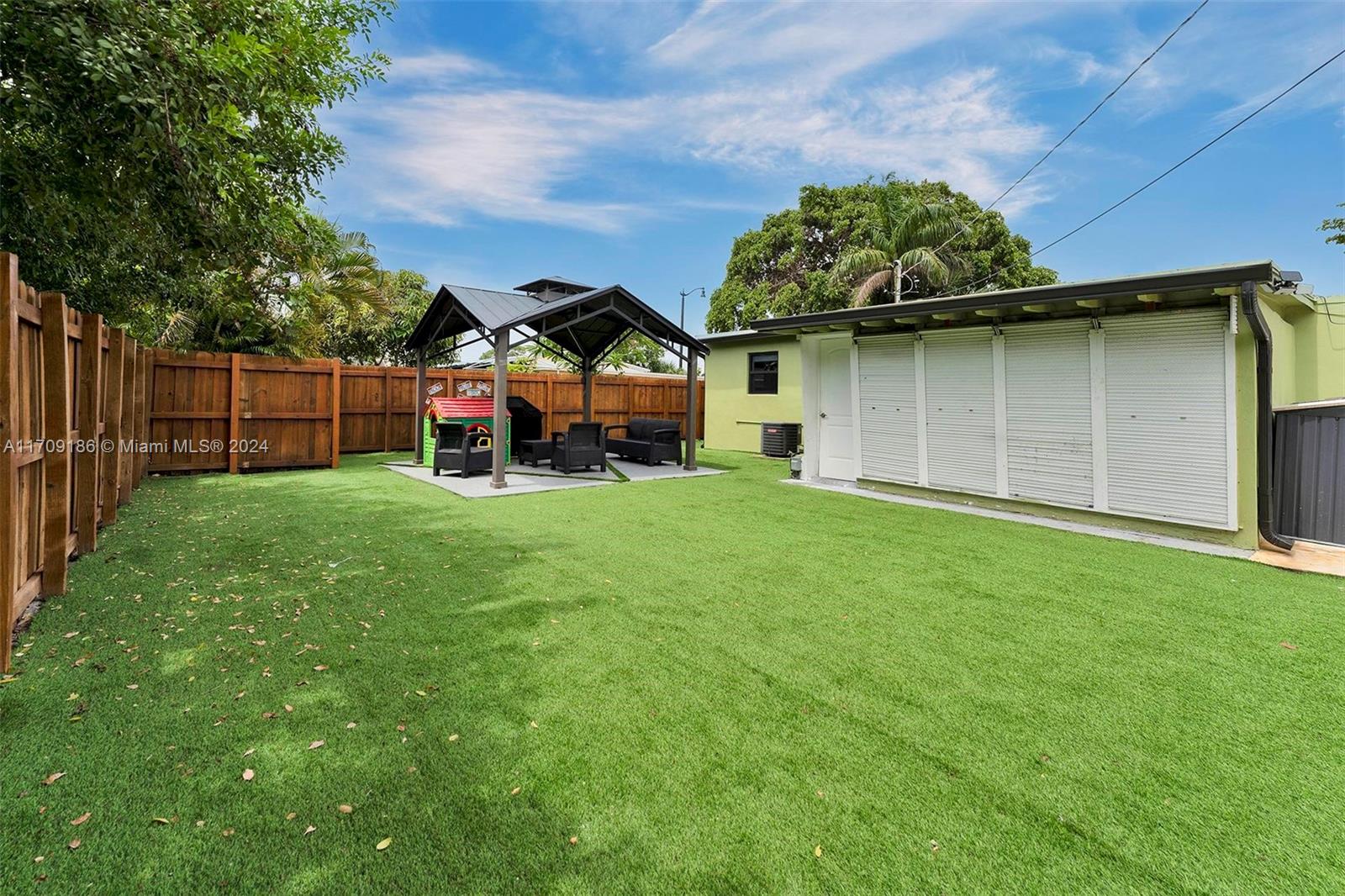 COLLIER MANOR FIRST ADD - Residential