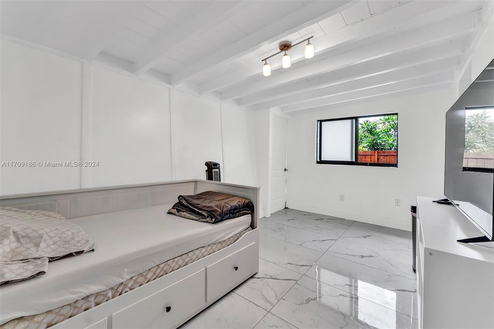 COLLIER MANOR FIRST ADD - Residential