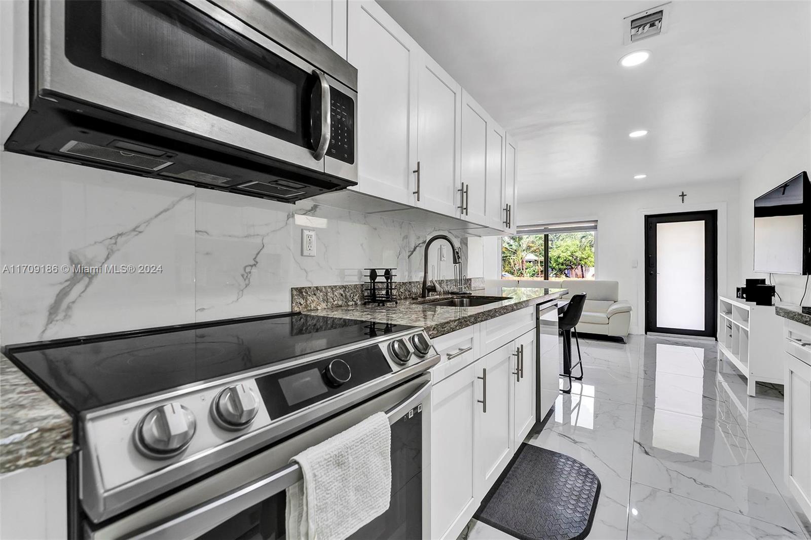 COLLIER MANOR FIRST ADD - Residential