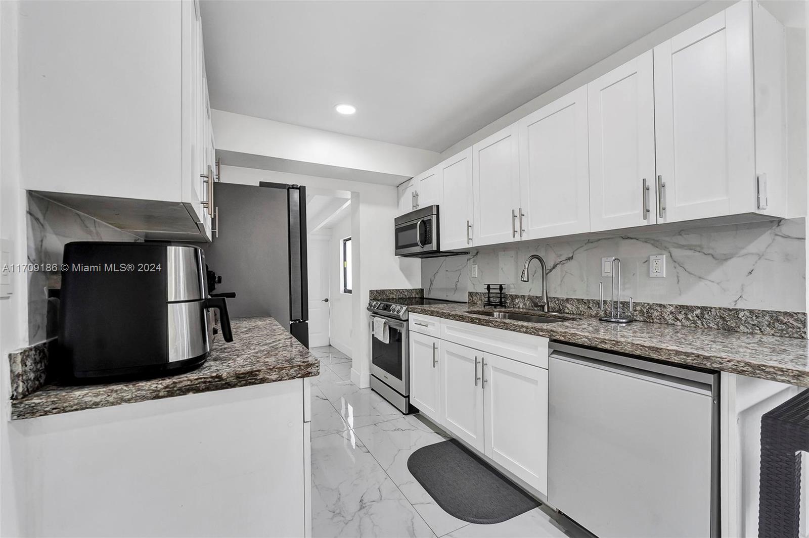 COLLIER MANOR FIRST ADD - Residential