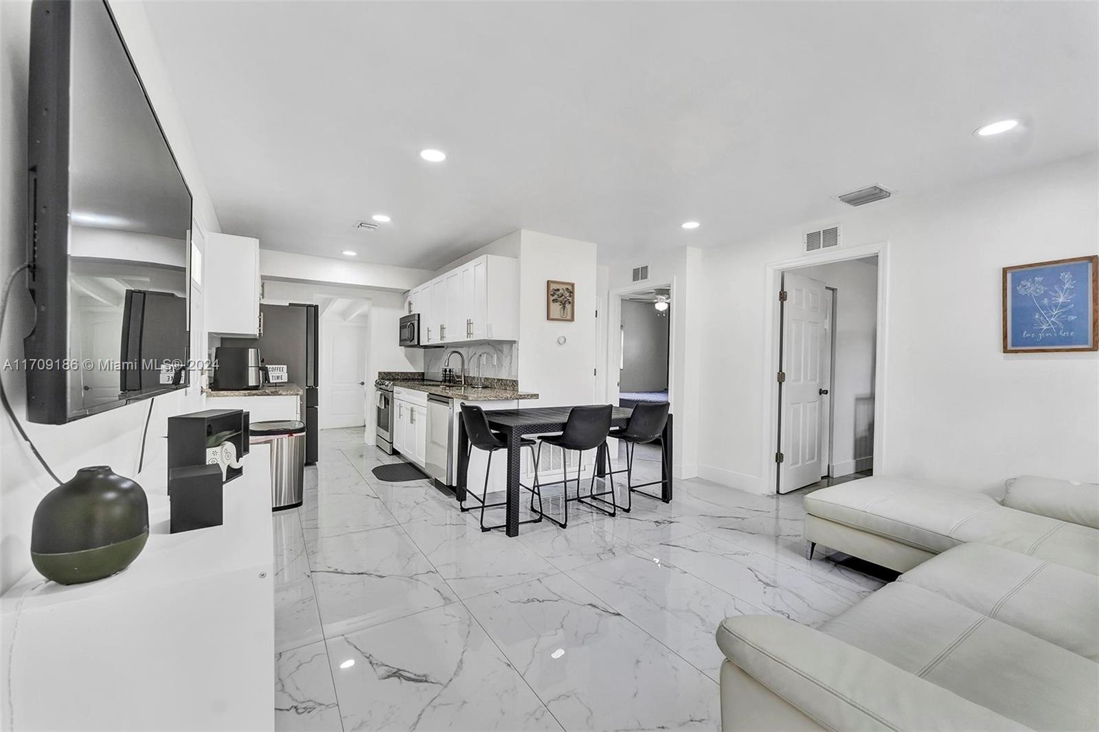 COLLIER MANOR FIRST ADD - Residential