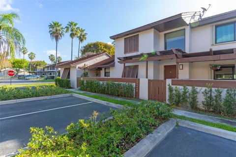 Townhomes and Villas with Garages For Sale in Miami-Dade County, FL 17 13340 SW 91st Ter B Miami FL 33186