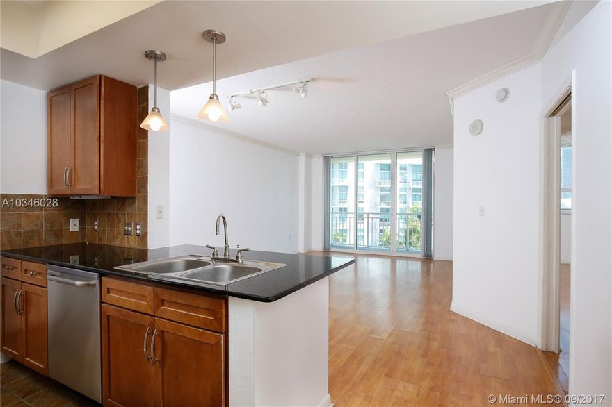 Bright and big 1 bedroom/ 1 bath for rent at Cite condo in the heart of Edgewater. Washer/dryer in the unit. Extended balcony with beautiful partial water views. 1 Covered parking included. Pets welcome!