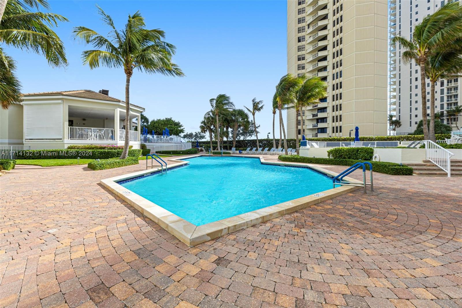 TIARA CONDO - Residential