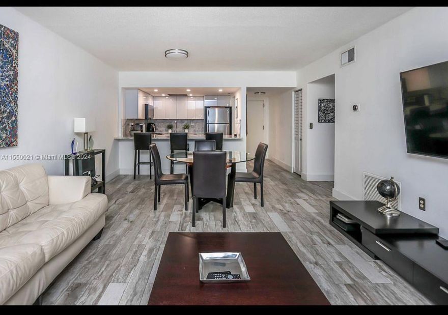 2/1 Beautiful Condo IN THE HEART OF THE MIAMI KENDALL AREA. Completely remodeled.