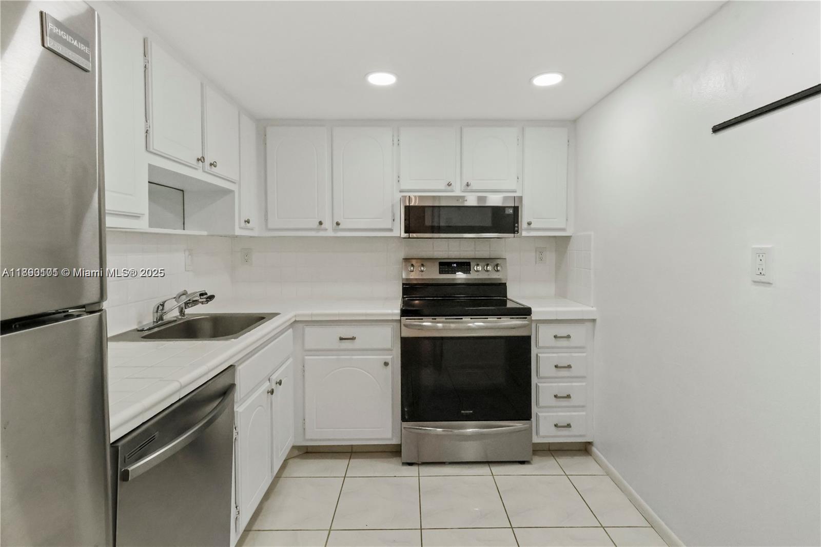 AMBASSADORS V NORTH CONDO - Residential Lease