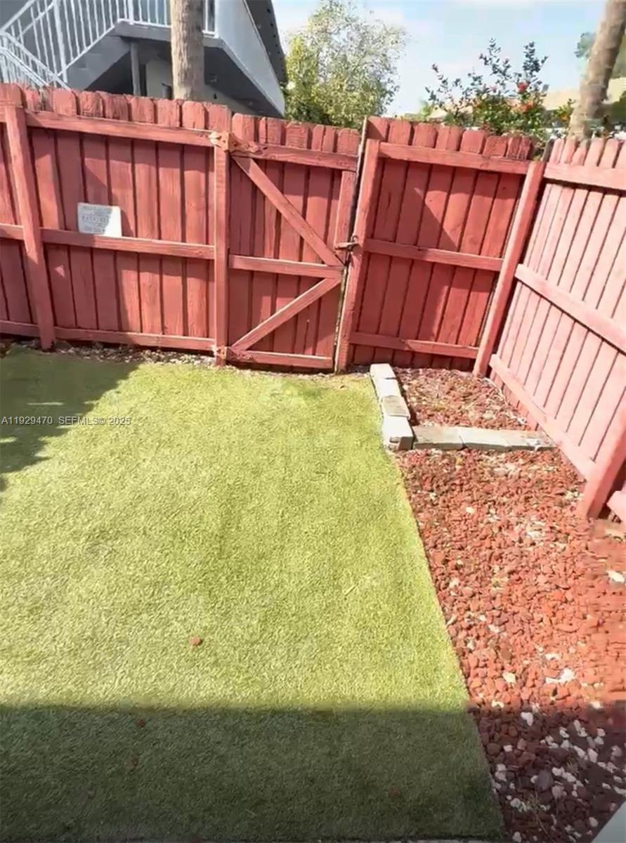 TOWNHOUSES OF PLANTATION - Residential Lease