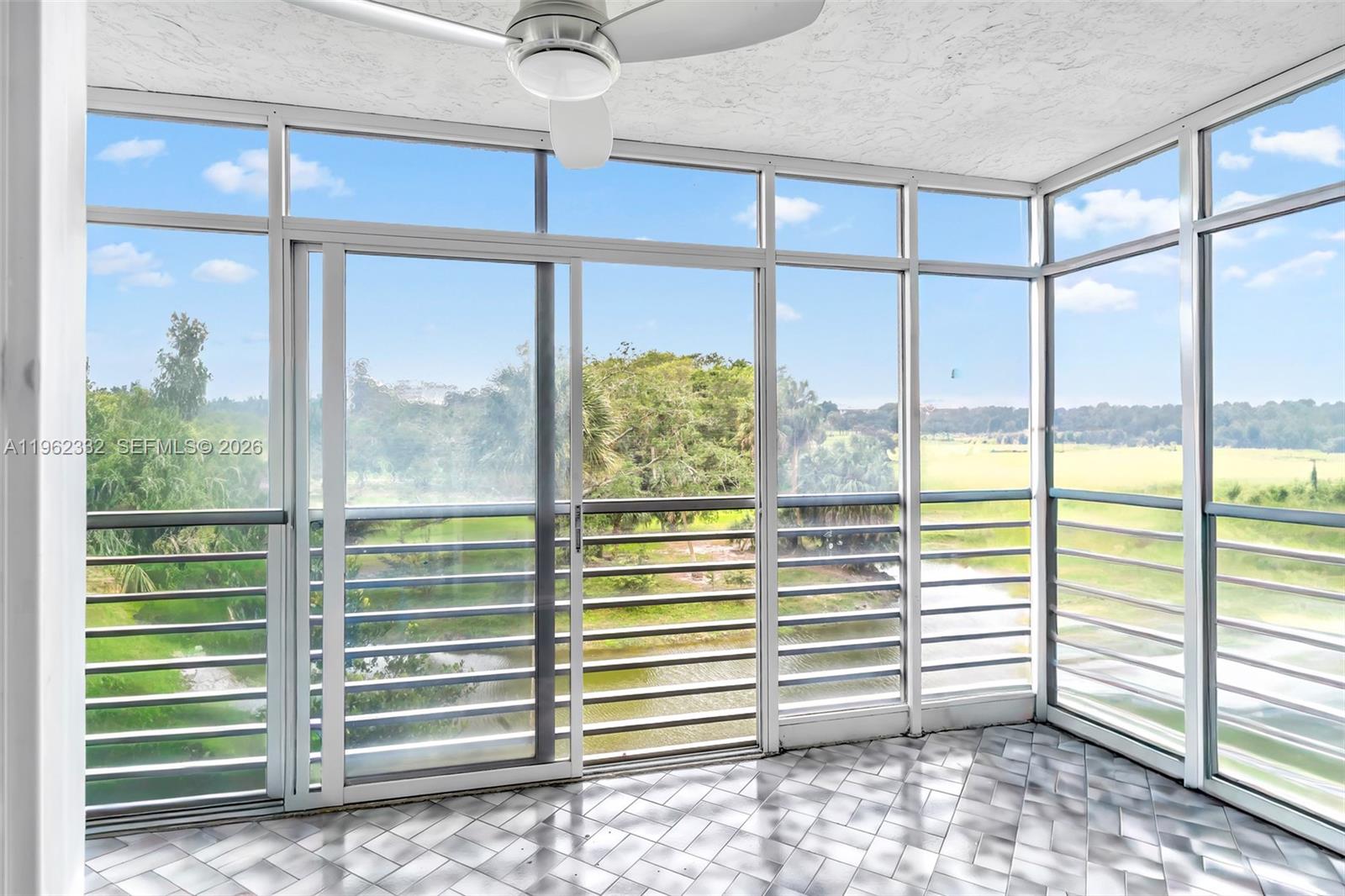 NO 112 PALM-AIRE COUNTRY - Residential