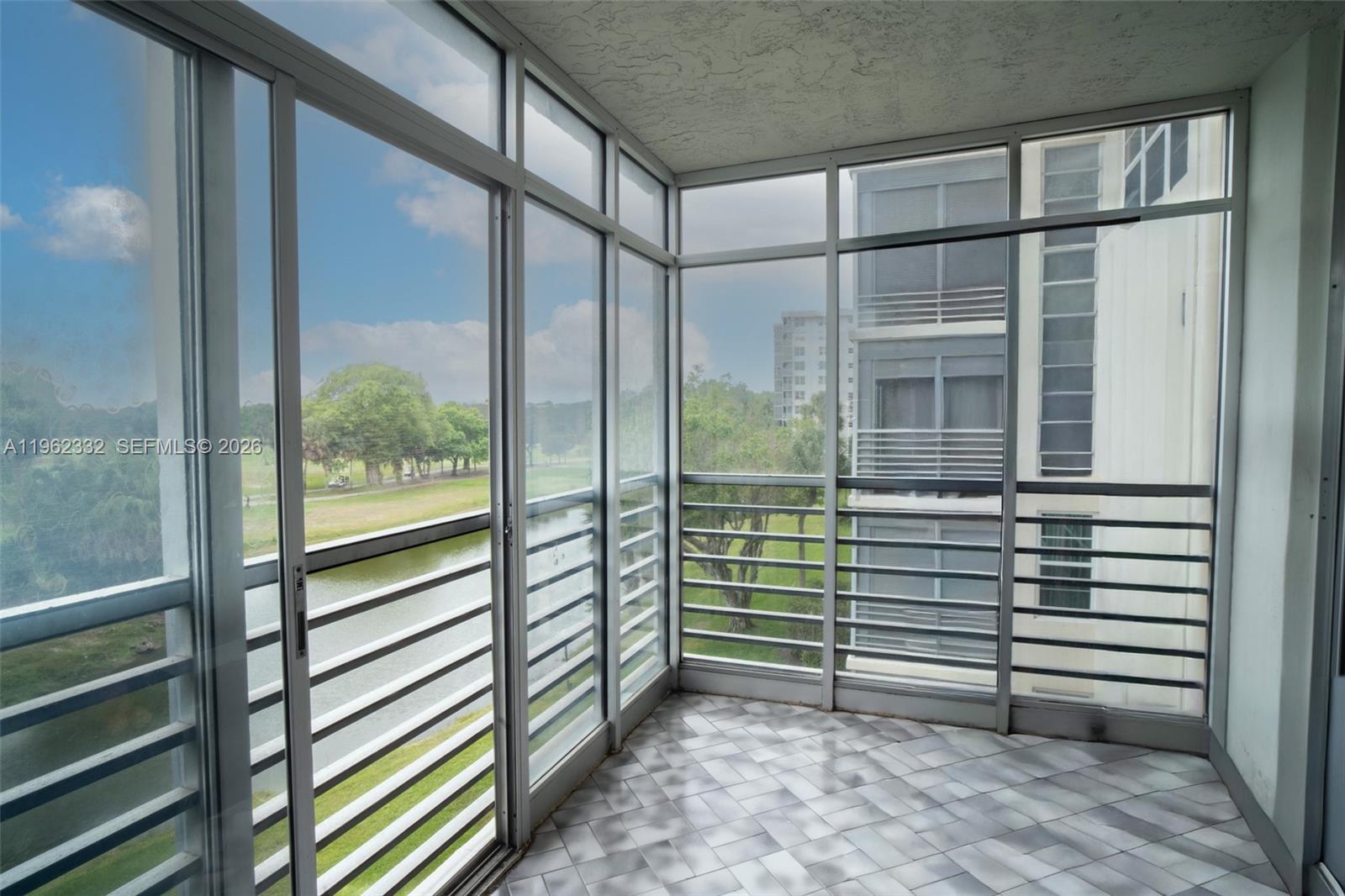 NO 112 PALM-AIRE COUNTRY - Residential