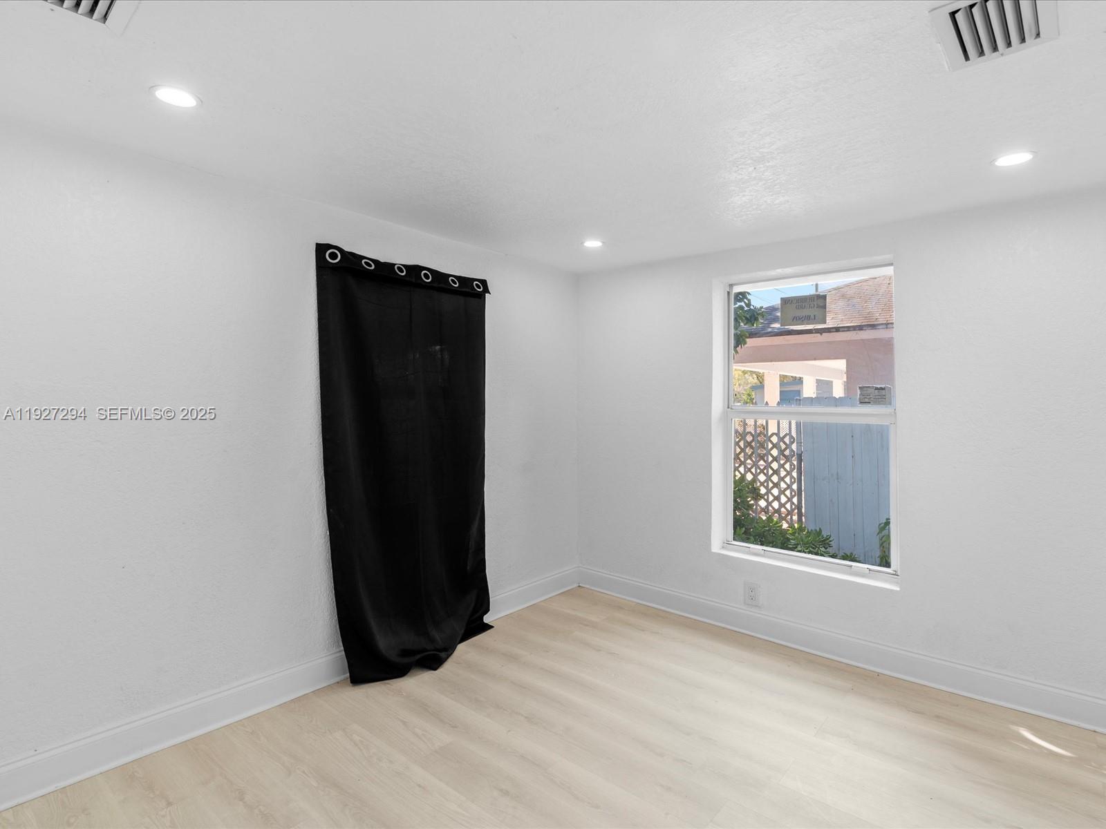 LIBERTY CITY - Residential