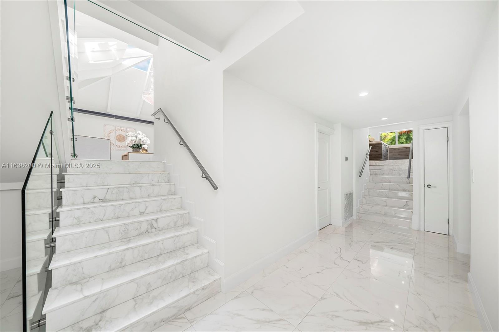 MARIEL GROVE VIEW - Residential