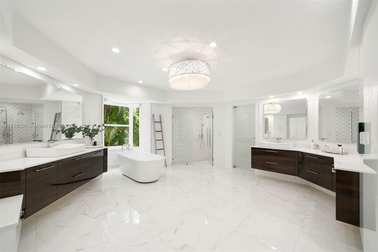 MARIEL GROVE VIEW - Residential