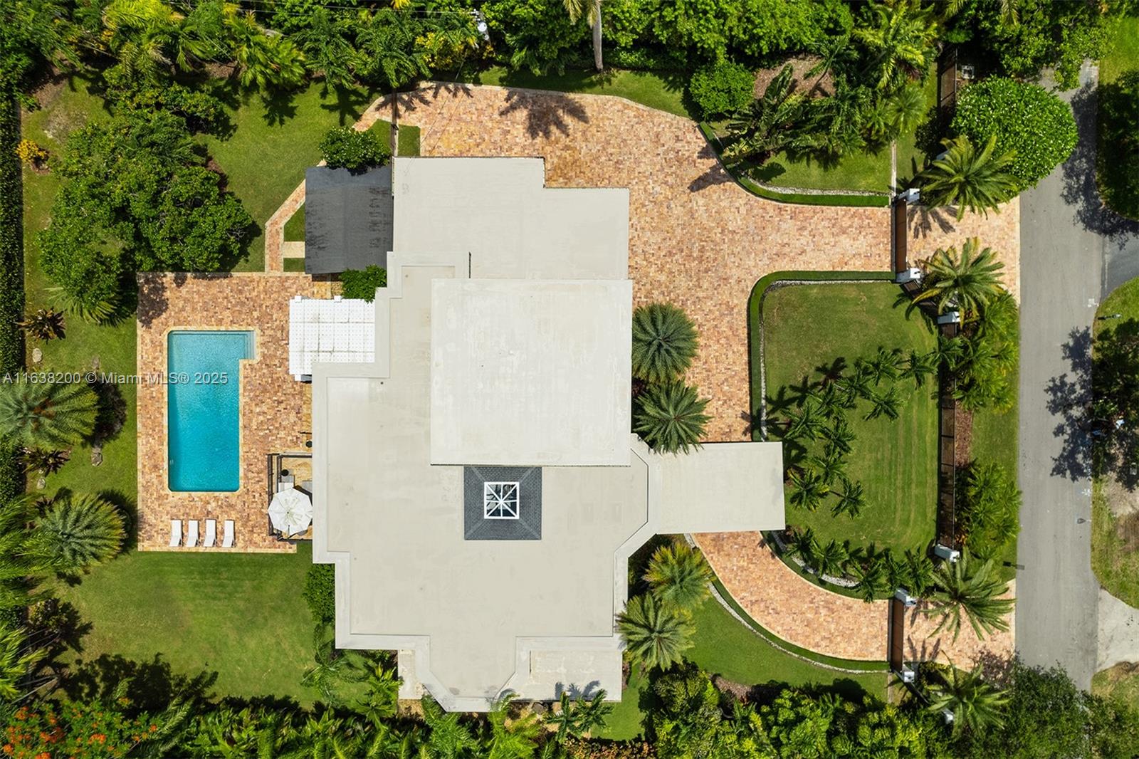 MARIEL GROVE VIEW - Residential