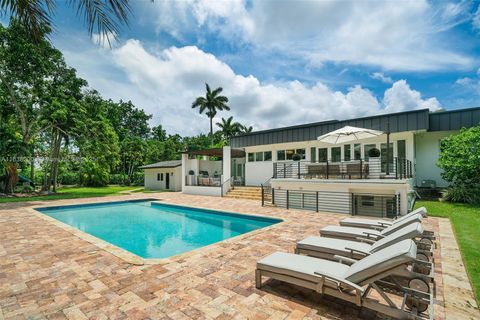 A home in Pinecrest