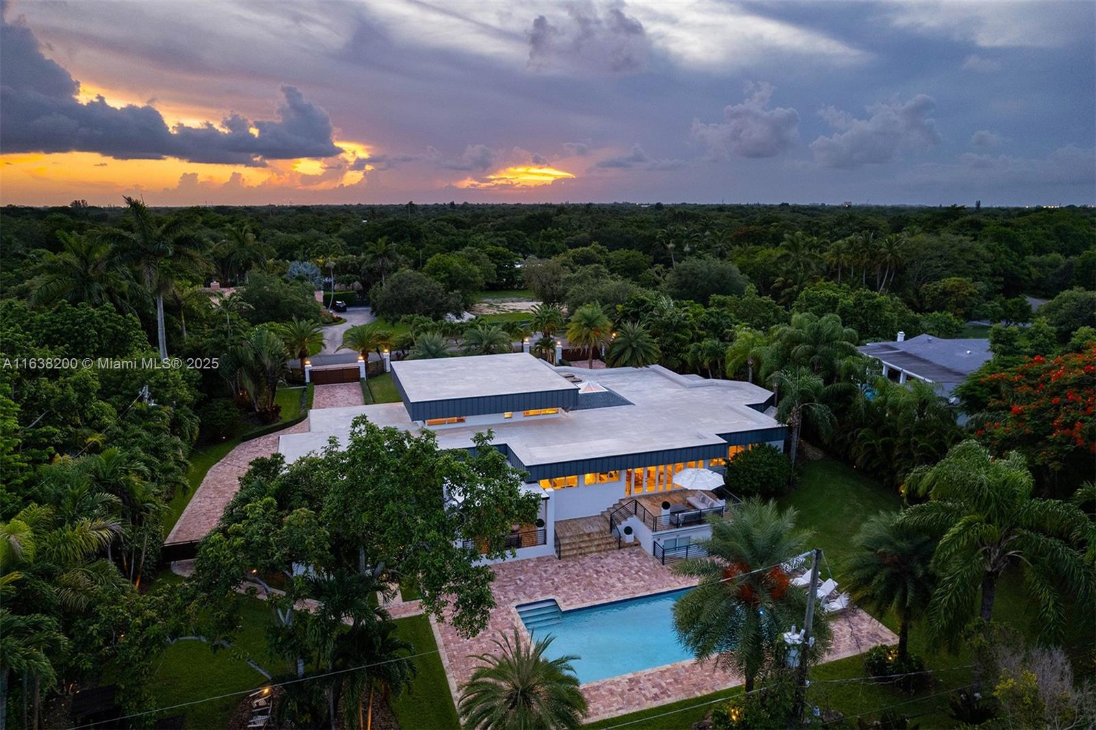 MARIEL GROVE VIEW - Residential