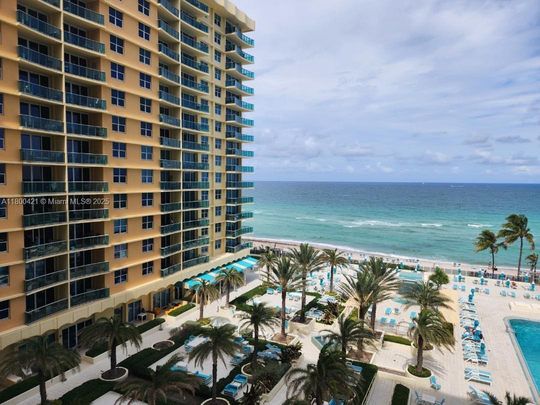 WAVE CONDO - Residential